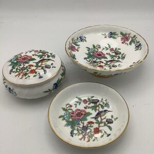 Four Piece Vintage Aynsley Pembrome English Bone China